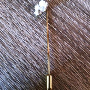 Gold tone orchid scarf pin